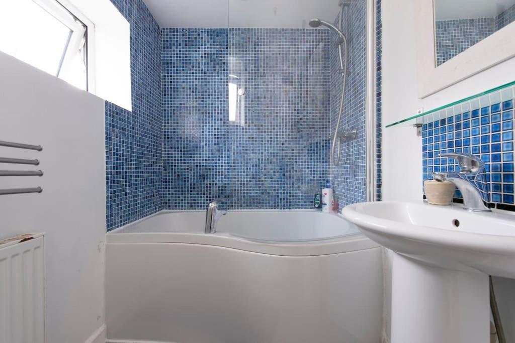 Lovely 2-Bed 15 Minutes To Central Londra Exterior foto