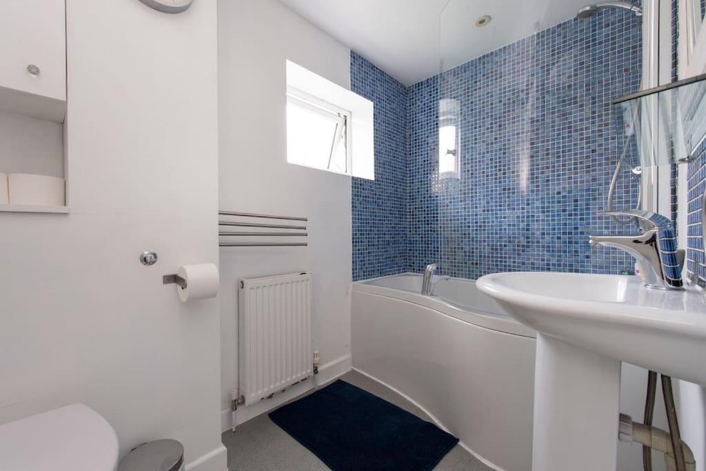Lovely 2-Bed 15 Minutes To Central Londra Exterior foto