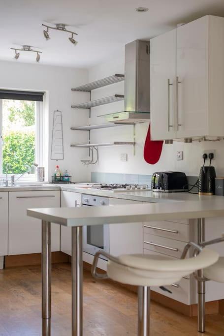 Lovely 2-Bed 15 Minutes To Central Londra Exterior foto