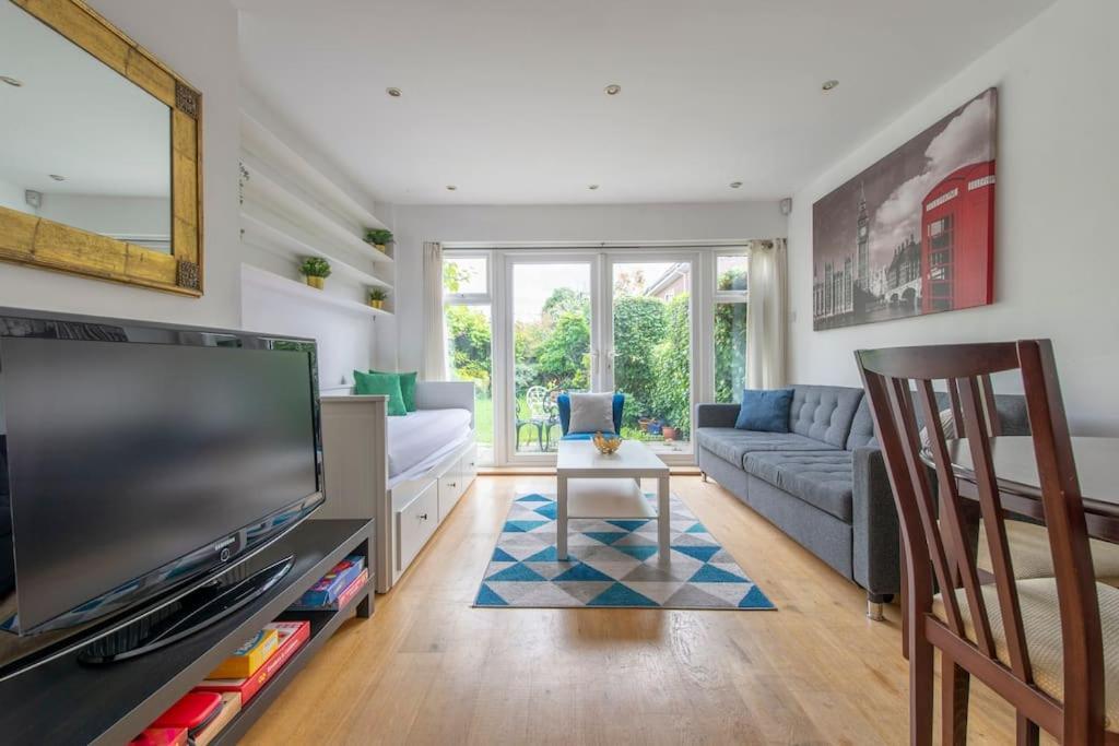 Lovely 2-Bed 15 Minutes To Central Londra Exterior foto