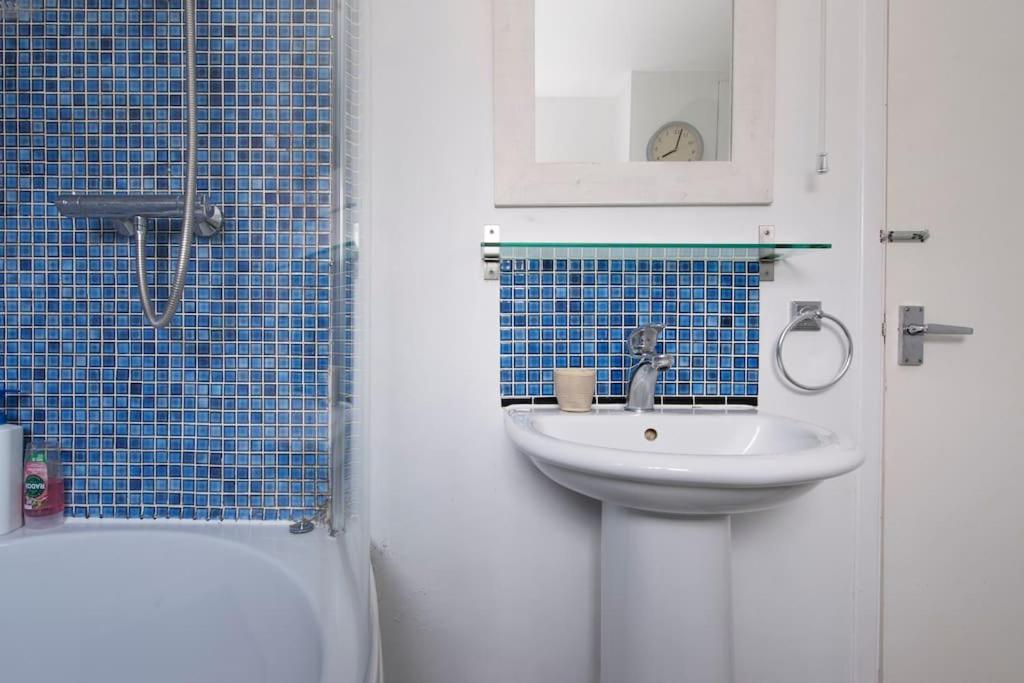Lovely 2-Bed 15 Minutes To Central Londra Exterior foto