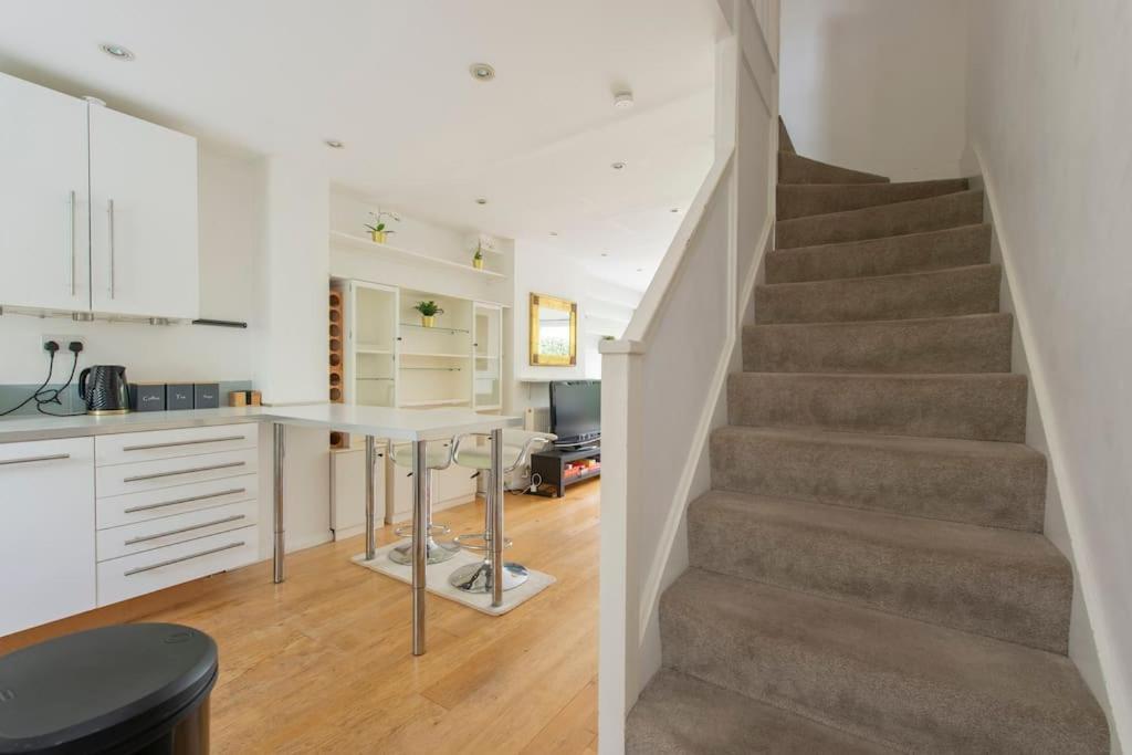 Lovely 2-Bed 15 Minutes To Central Londra Exterior foto