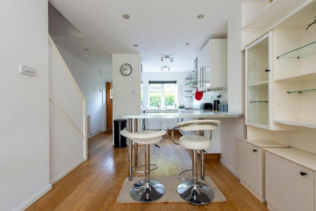 Lovely 2-Bed 15 Minutes To Central Londra Exterior foto