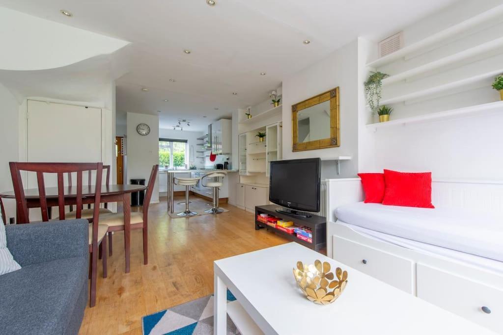 Lovely 2-Bed 15 Minutes To Central Londra Exterior foto